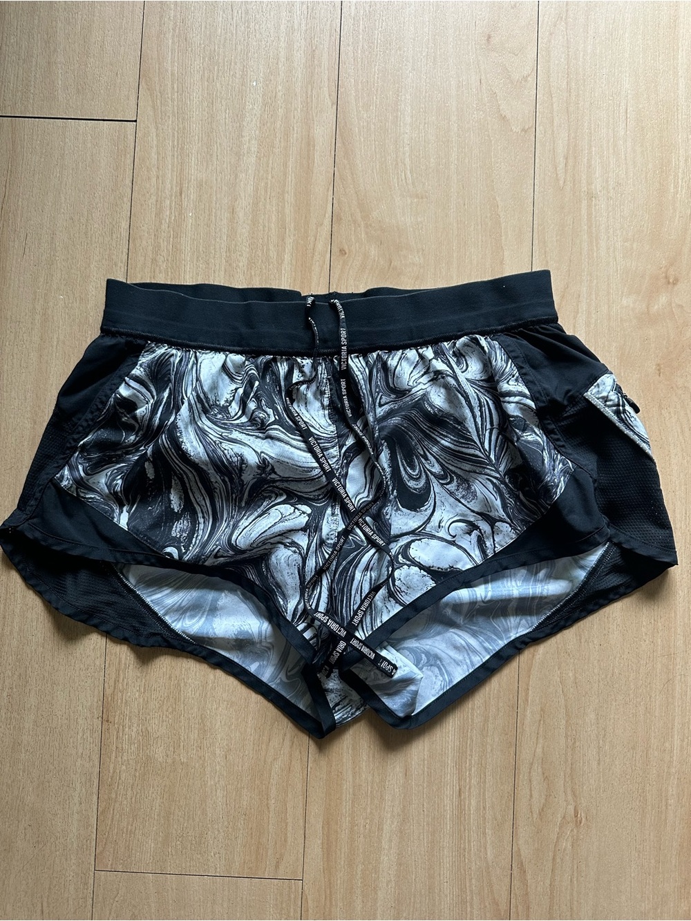 Victoria's Secret Sport Shorts Womens Small Lined Marble Gym Running Black